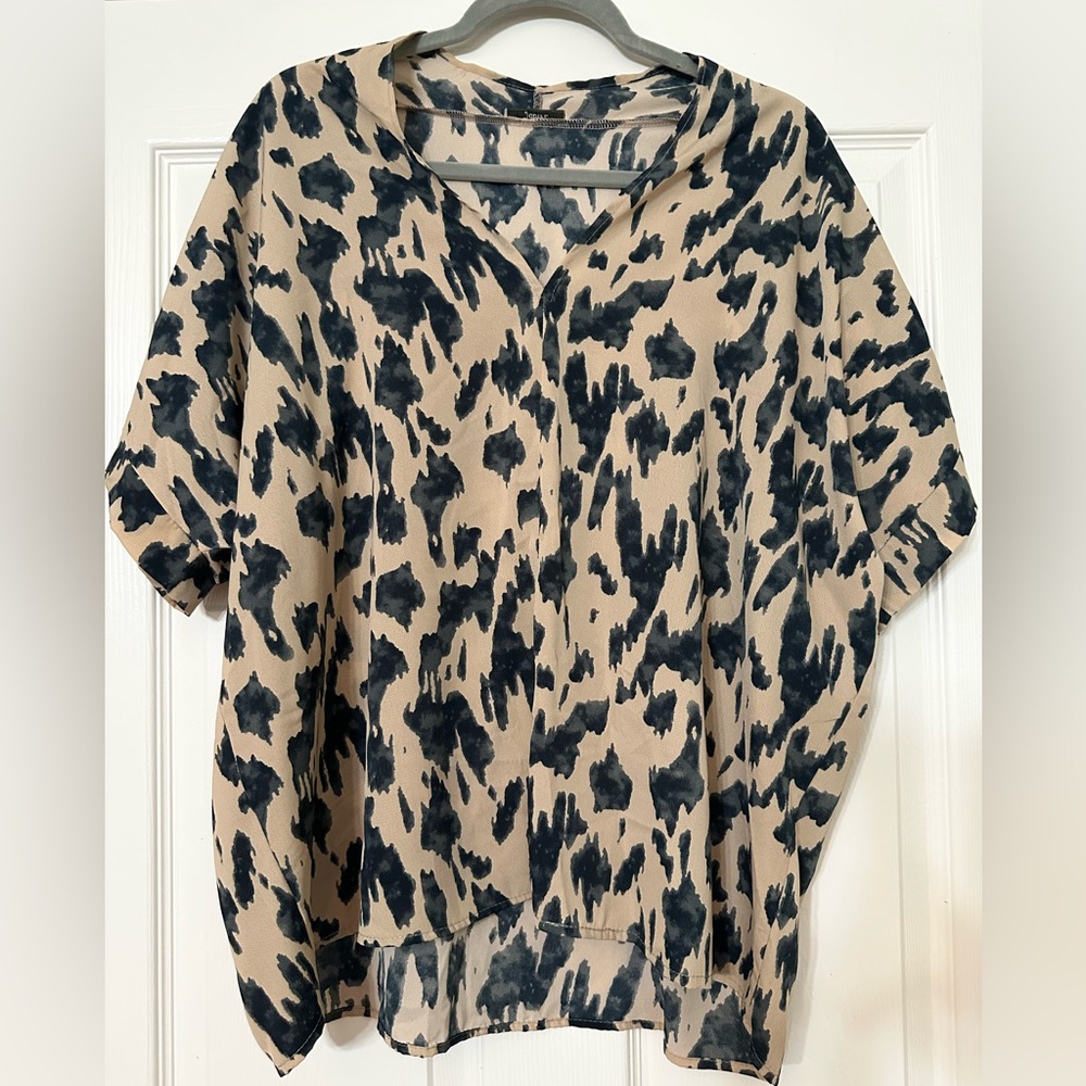 Cute Jodifl top with leopard print!